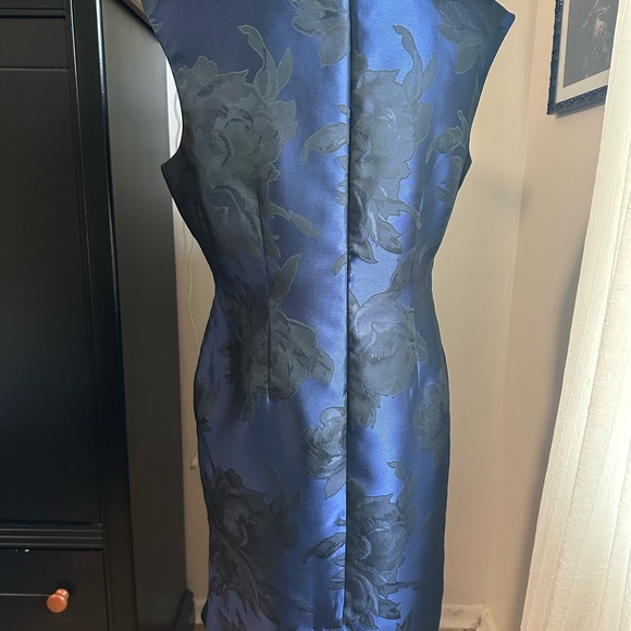 Sophisticated Navy Floral Midi Dress - Picture 2 of 3